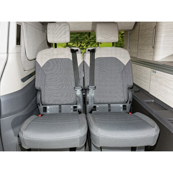 Second Skin ® Schonbezug Schlafsitz links, Design "Bright Dots Raven/Sandwick", VW T7 California Ocean/Coast, Beach Tour/Camper